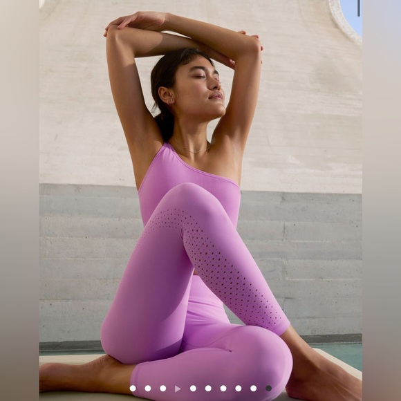 Athleta ELATION ULTRA HIGH RISE LASERCUT 7/8 LEGGING size M - Picture 8 of 12